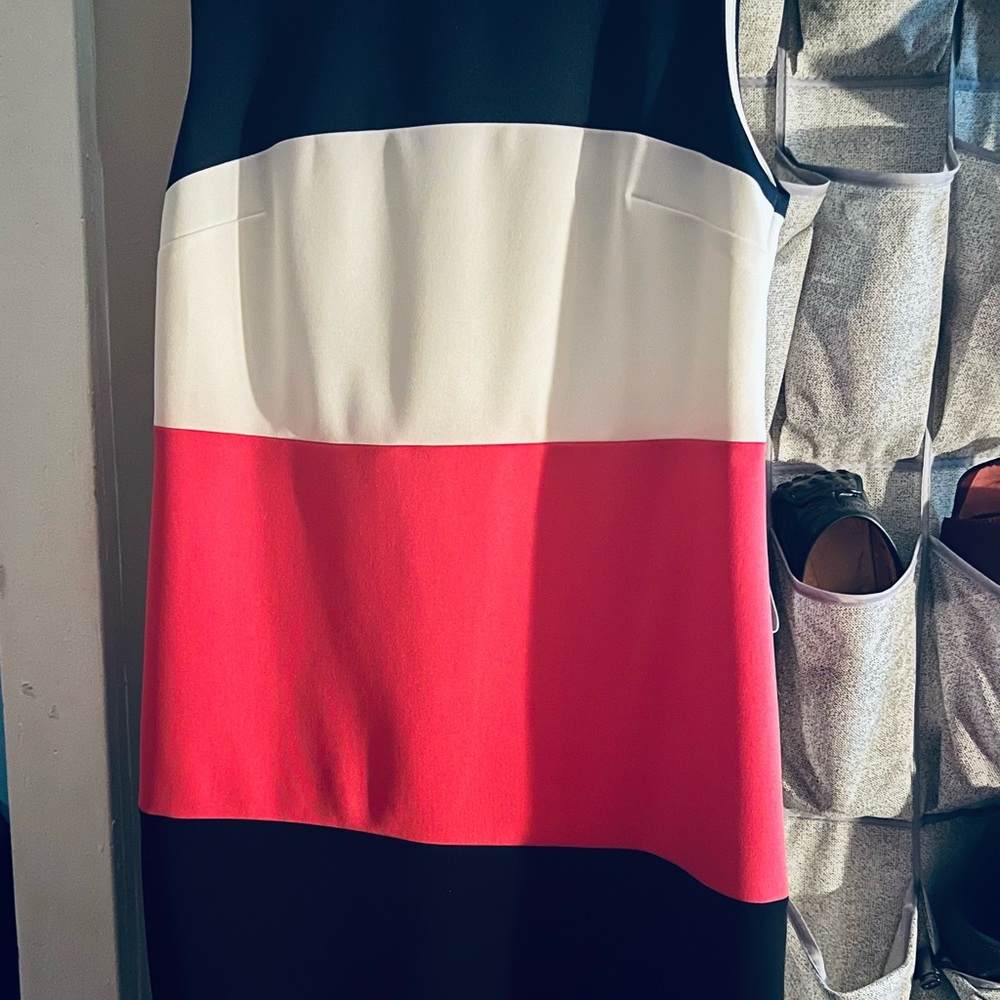 Vintage Anne Klein. Sz 4. Color block red, white navy. Shift dress zips in back